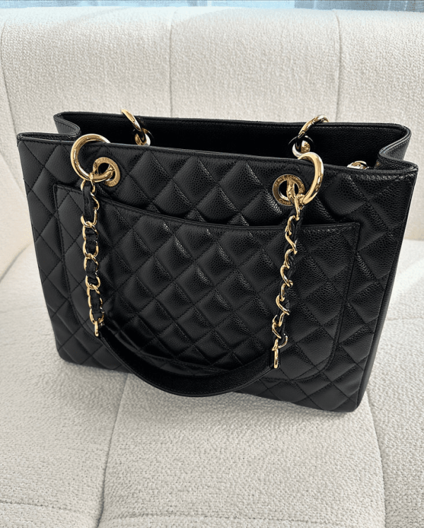 4bb0da_47ad08b91e334e9c8a6c18dc5437544cmv2-a554ce4f179b.webp Chanel Classic Tote Bag Gold Toned Hardware Black 34cm, Designer Handbags, Women’s Purse, luxury bags, Chanel bags