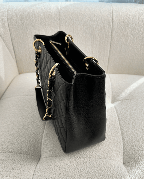 4bb0da_c153dcc9692c46efb67fa44636eb6c0emv2-816dbd934f26.webp Chanel Classic Tote Bag Gold Toned Hardware Black 34cm, Designer Handbags, Women’s Purse, luxury bags, Chanel bags