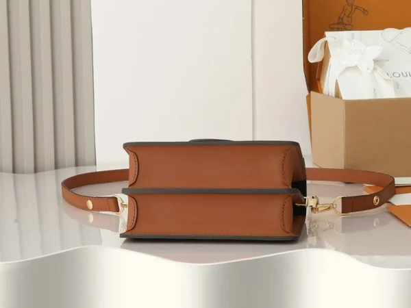 4caef73f18b2ca47983d9d4149d5ef8d-ef0fa23e2c40.webp Louis Vuitton Mini Dauphine Other Monogram Canvas Women 20Cm M45959, Designer Handbags, Womens Purse, luxury bags