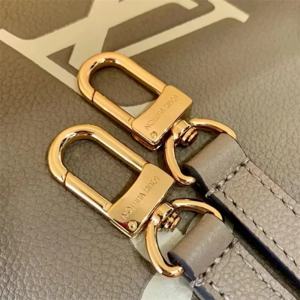 4d491b20-1e77625fcaa8.webp Louis Vuitton LV OnTheGo East West M46653 Beige 25cm, Designer Handbags, Womens Purse, luxury bags