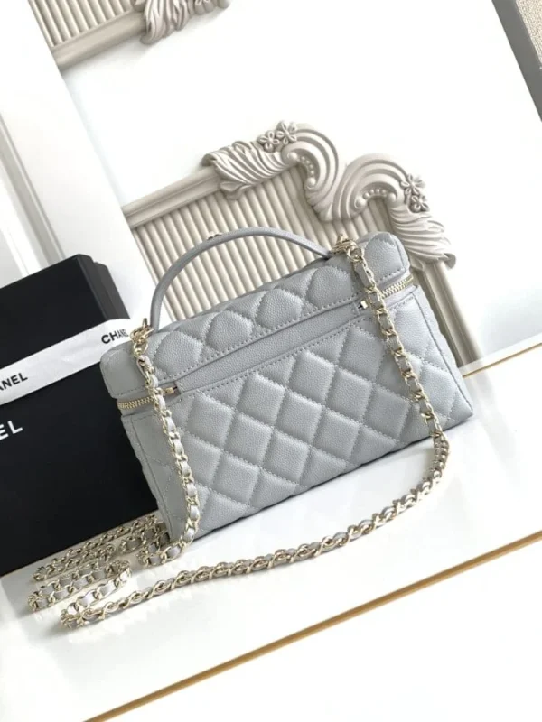 4e5c63e4-a56bfa89e3fe.webp Chanel 25C Vanity Case Light Blue 20cm, Designer Handbags, Women’s Purse, luxury bags, Chanel bags