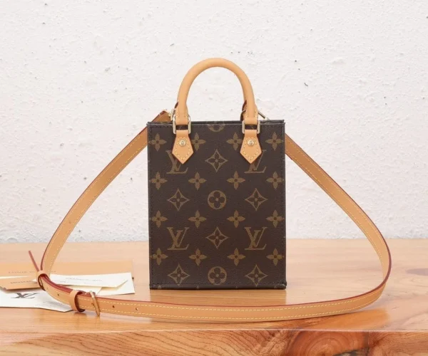 4fad2a3dbdafa190e7351f4f26f87134-a75a72e2310d.webp Louis Vuitton OnTheGo Tote Mini 17cm/6.7in Monogram Canvas Brown M81266 Women, Designer Handbags, Womens Purse, luxury bags