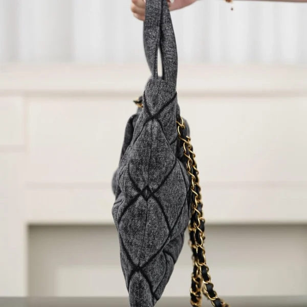 5-be7d1f1eb28d.webp Chanel Grey Bow Pattern Chain Shoulder Bag