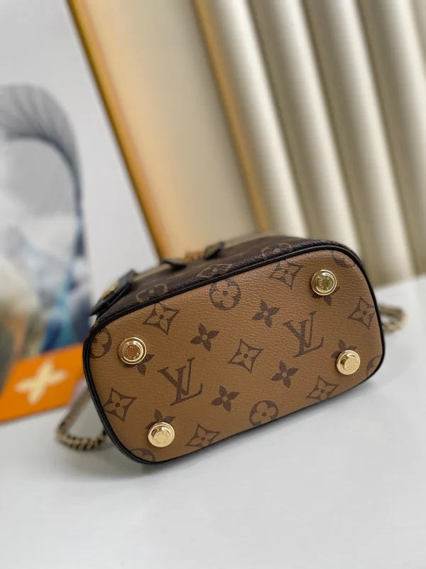 5e3cada350739f694ac80390af2b7709-bdb4cd2b33b1.webp Louis Vuitton Vanity Chain Pouch Other Monogram Canvas 17cm Women Handbags M47125, Designer Handbags, Womens Purse, luxury bags
