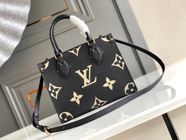 5f1007eaf04e7b3acc16abc555744a80-b7c9b2f0a527.webp Louis Vuitton Sac Main On The Go Pm Noir Beige M45659 25cm, Designer Handbags, Womens Purse, luxury bags