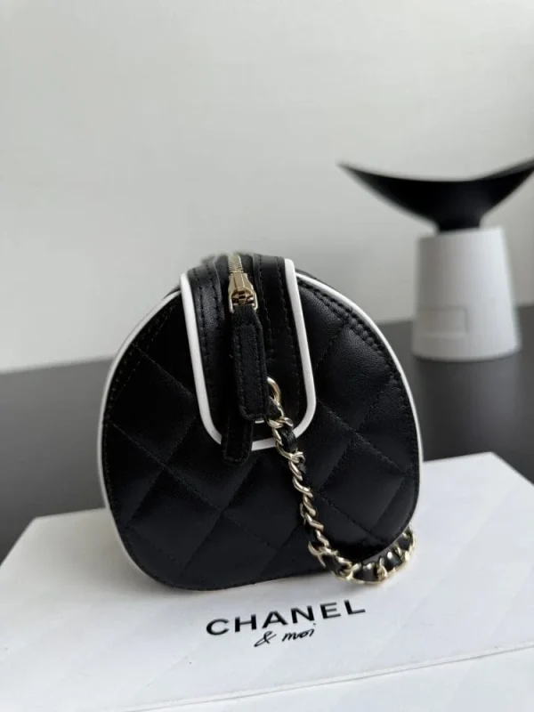 62450b97-0e776d6db24e.webp Chanel Spring Summer 2025 Pre-collection Clutch With Chain Lambskin Black 18.5cm/ 7.3inches, Designer Handbags, Women’s Purse, luxury bags, Chanel bags