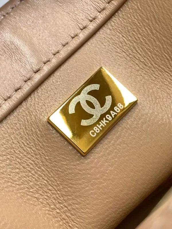 642f47f3-39c15ac33456.webp Chanel Calfskin Quilted Perfect Fit Flap Beige 22cm, Designer Handbags, Women’s Purse, luxury bags, Chanel bags