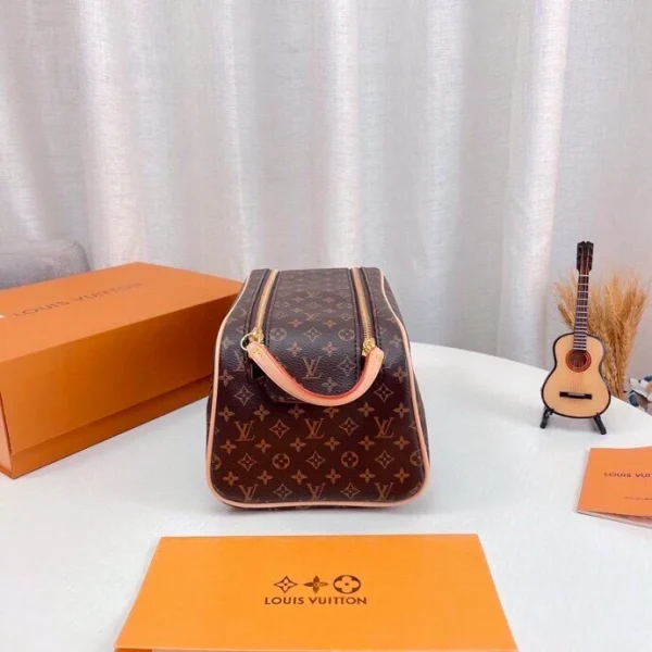 6Ru3kcY-aeec1d772c94.webp Louis Vuitton Dopp Kit Toilet Pouch Monogram Canvas 27Cm M44494, Designer Handbags, Womens Purse, luxury bags