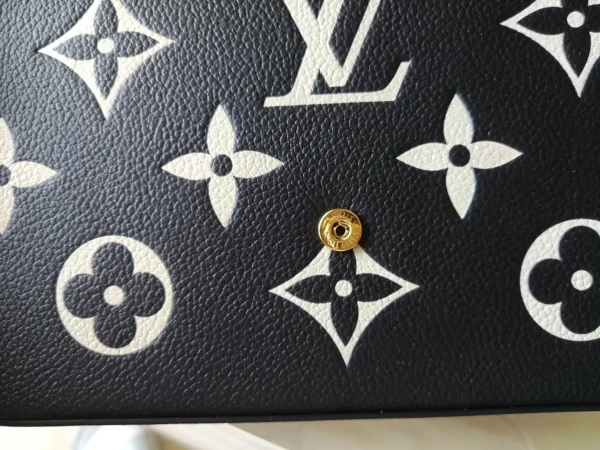 6_171832bc-7b7f-4370-8f7d-755ae10b56c0-scaled-1-55ffd8f9af90.webp Louis Vuitton F Licie Pochette 22.5in/8.9in, Designer Handbags, Womens Purse, luxury bags