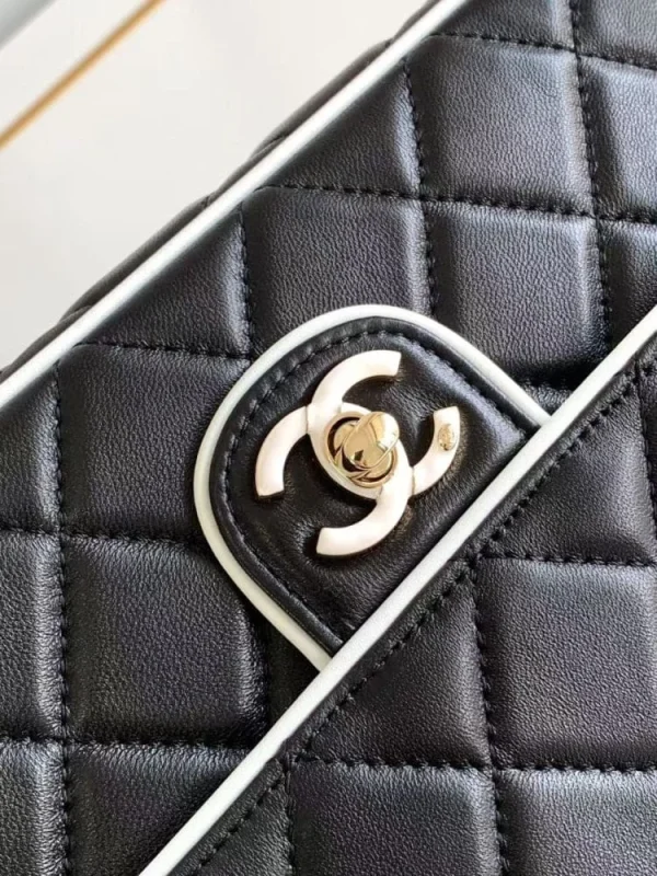 6d14e6f1-8f90ed594206.webp Chanel Small Graphic Frame Flap Bag Black 23cm, Designer Handbags, Women’s Purse, luxury bags, Chanel bags