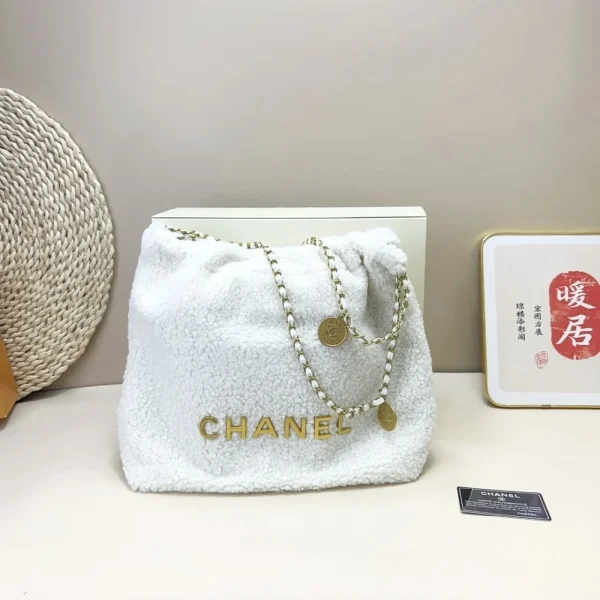 70-9b90f15f30b8.webp Chanel 22 Mini Handbag Shearling &Amp; Gold Tone Metal White 20Cm/7.9in, Designer Handbags, Women’s Purse, luxury bags, Chanel bags