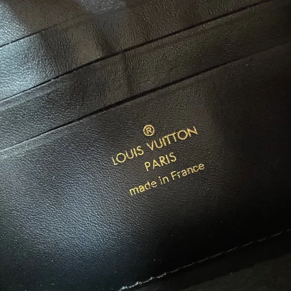 7025b83fffd252ccc3afbddea55b5dcd-f4a5b11382fb.webp Louis Vuitton Dauphine East West, Designer Handbags, Womens Purse, luxury bags