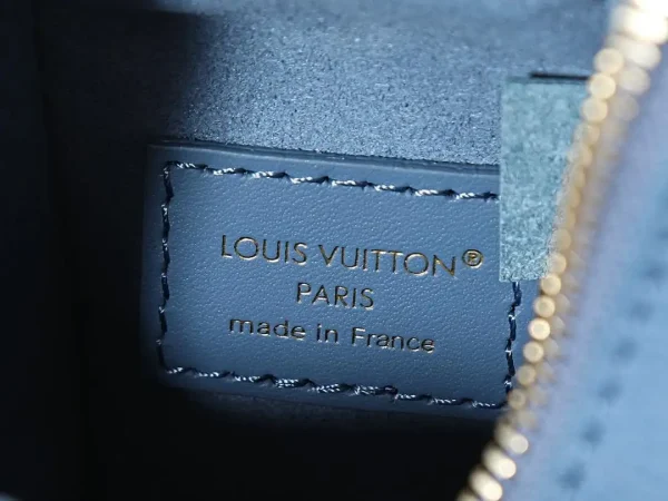 711546093_1947145809372616_993653720043280216_n.webp Louis Vuitton Side Trunk PM 19cm/7.5in Blue Jeans Calf leather M27436