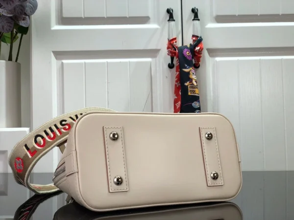 711b2e07-5728a9c98bd6.webp Louis Vuitton Alma Bb 23Cm, Designer Handbags, Womens Purse, luxury bags