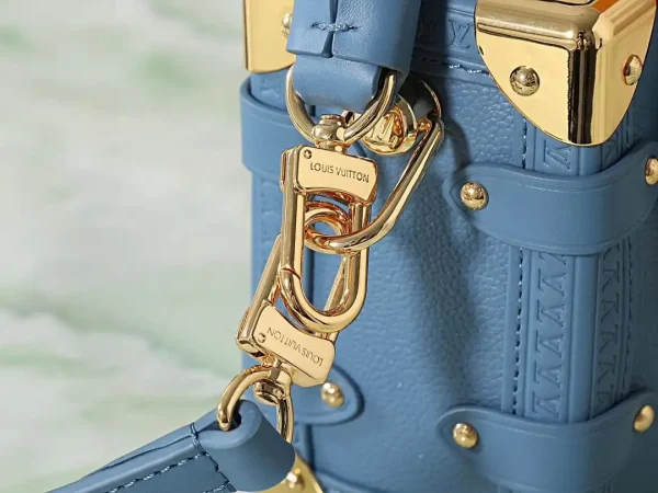 715464672_1947145782705952_8278164698372520317_n.webp Louis Vuitton Side Trunk PM 19cm/7.5in Blue Jeans Calf leather M27436