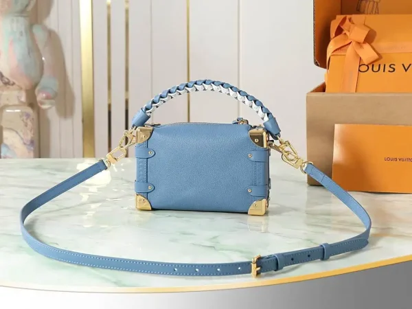 715495348_1947145776039286_2759312824877848199_n.webp Louis Vuitton Side Trunk PM 19cm/7.5in Blue Jeans Calf leather M27436
