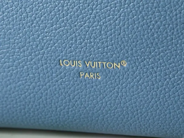 717281409_1947145662705964_5723889527516824700_n.webp Louis Vuitton Side Trunk PM 19cm/7.5in Blue Jeans Calf leather M27436