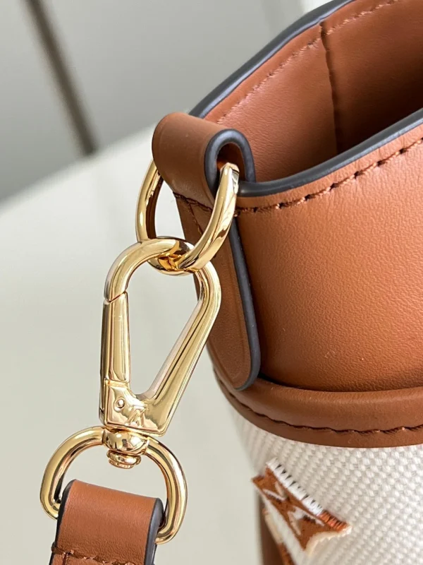 75ca9aa0-cc2ab13d6785.webp Louis Vuitton On My Side Pm 25Cm Brown, Designer Handbags, Womens Purse, luxury bags