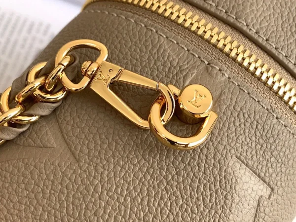 7_9e90cd6c-e8be-4053-b027-f44e6a0ccac0-34c9c2df53d7.webp Louis Vuitton Vanity Pm Dune 19cm/7.5in, Designer Handbags, Womens Purse, luxury bags