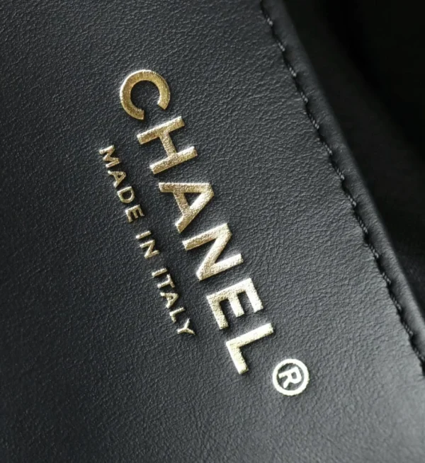 7c7b4d27-8543c6e5883e.webp Chanel crossbody bag 25 Small Handbag Washed Denim & Gold-Tone Metal Black 30cm/11.8in, Designer Handbags, Women’s Purse, luxury bags, Chanel bags