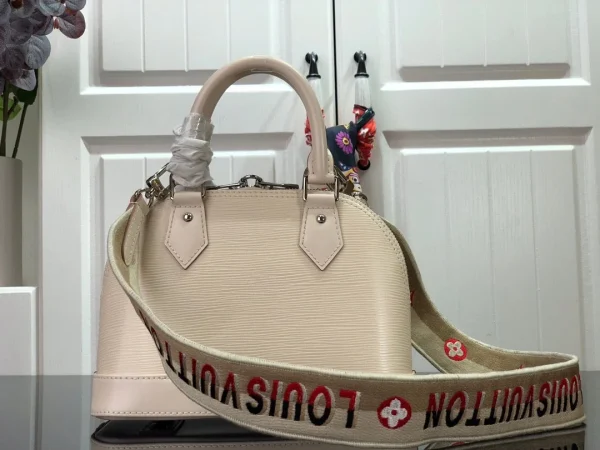 7d95a055-f82825a0289b.webp Louis Vuitton Alma Bb 23Cm, Designer Handbags, Womens Purse, luxury bags