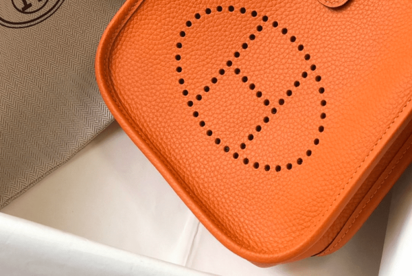 7e70b76f-0e5e032c559d.webp Hermes Evelyne 16 Amazone Bag Orange With Silver Toned Hardware 18cm