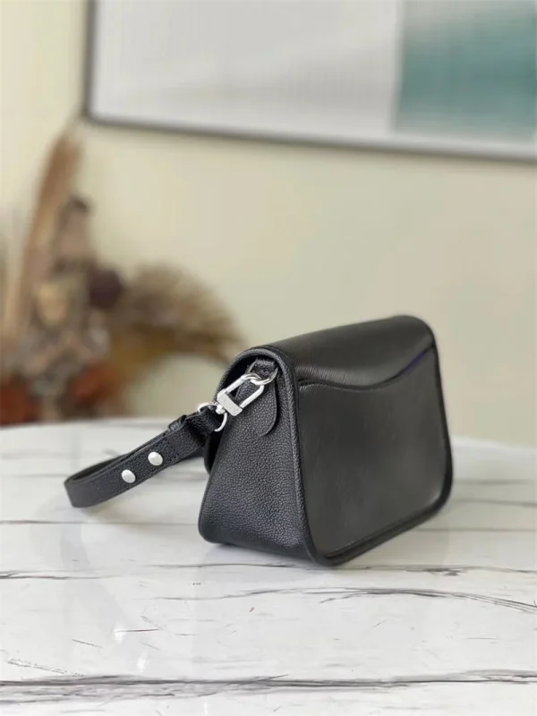 816256a4-a524873cfaa4.webp Louis Vuitton Buci 24Cm Black, Designer Handbags, Womens Purse, luxury bags