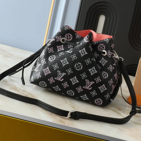 82-1-1-1-f7cf9bb31c46.webp Louis Vuitton Bella Black /Amp Pink 22Cm, Designer Handbags, Womens Purse, luxury bags