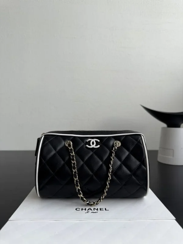 858b631e-189cf70fa7da.webp Chanel Spring Summer 2025 Pre-collection Clutch With Chain Lambskin Black 18.5cm/ 7.3inches, Designer Handbags, Women’s Purse, luxury bags, Chanel bags