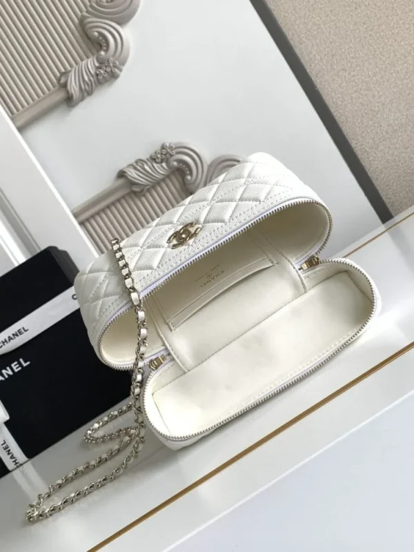 86b33f47-1-b13d8463b9b2.webp Chanel 25C Vanity Case White 20cm, Designer Handbags, Women’s Purse, luxury bags, Chanel bags