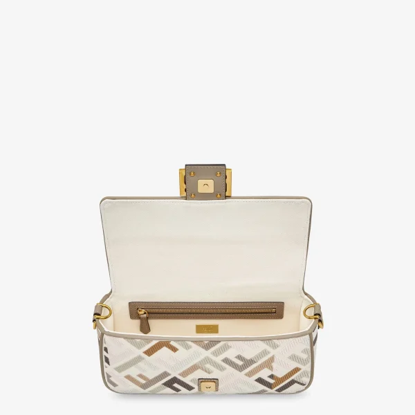 8BR600ANH4F1LF5_04-37c8bbb87b99.webp Baguette
