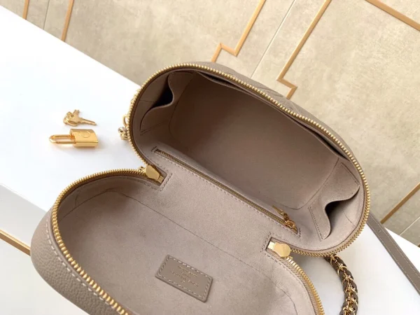 8_53704644-3b73-44dc-bc0d-18a56c700956-d0cbf2661933.webp Louis Vuitton Vanity Pm Dune 19cm/7.5in, Designer Handbags, Womens Purse, luxury bags