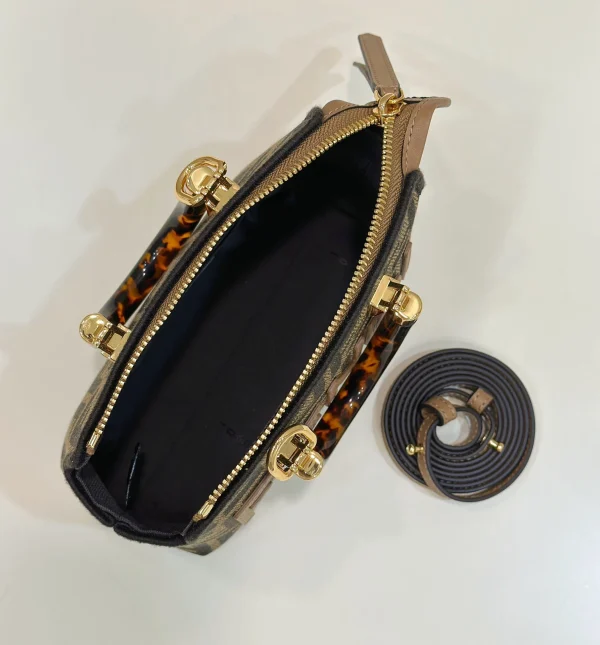 8fafdfac-14f774cf5686.webp Fendi By The Way Leather Mini Bag18cm