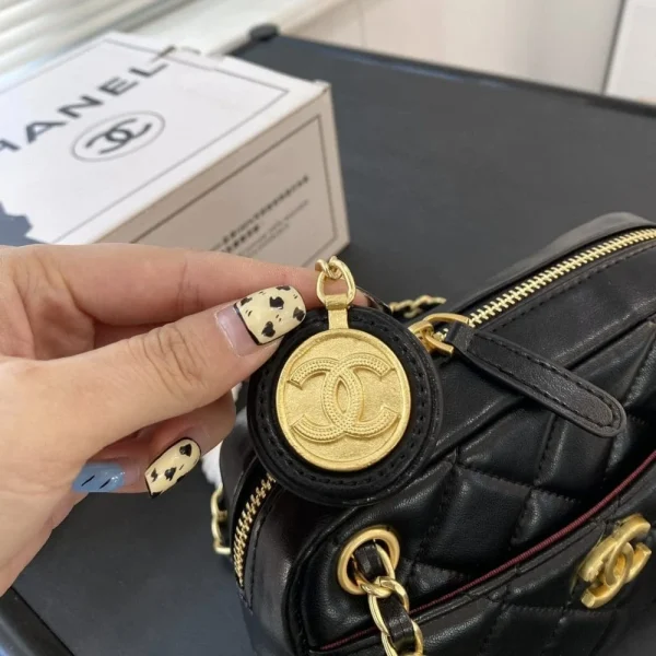 9-5-6f96eafff025.webp Chanel Mini Camera Case Black 18Cm/7.1in, Designer Handbags, Women’s Purse, luxury bags, Chanel bags