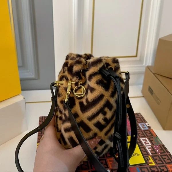 97-4-5481827744a4.webp Fendi Mon Tresor Sheepskin Bag Brown 20Cm