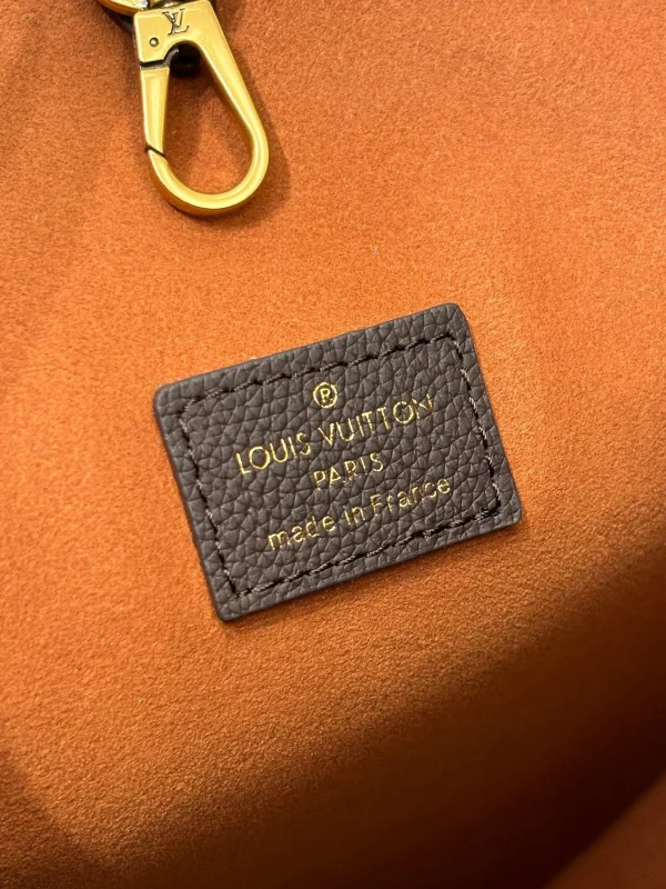 9790f6ea-7cce76417486.webp Louis Vuitton Low Key Hobo MM 35cm/ 13.8in, Designer Handbags, Womens Purse, luxury bags
