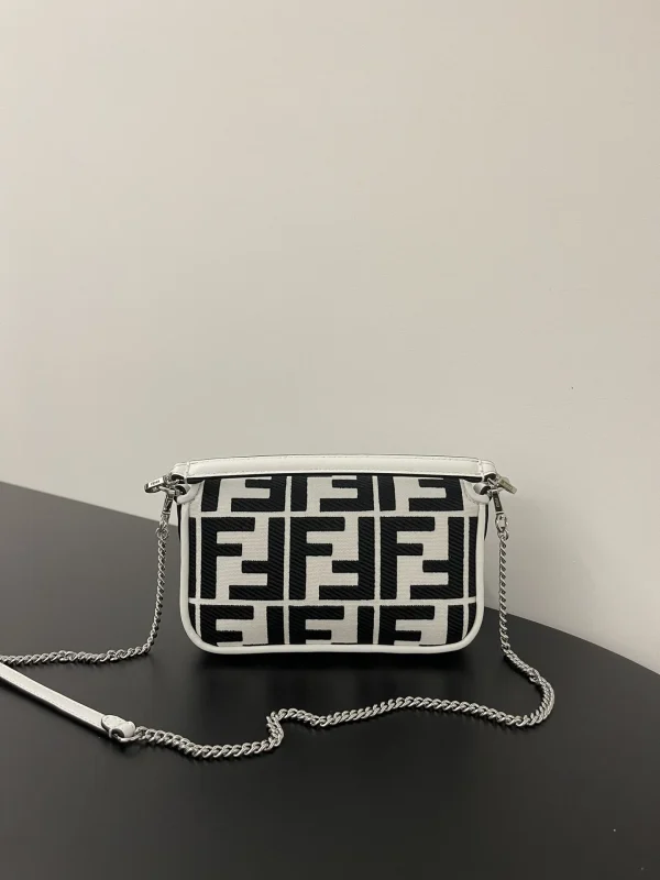 98795df1-b136a0a4e8f7.webp Fendi Baguette By Marc Jacobs In Black And White 19cm/ 7.5in