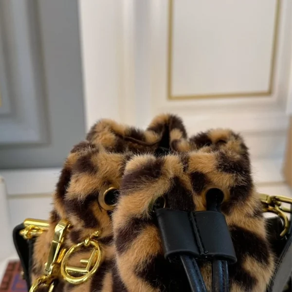 99-5-77cbb267348e.webp Fendi Mon Tresor Sheepskin Bag Brown 20Cm