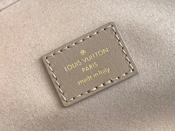 9_456b2558-7a97-4587-8fd8-21c2b6881d7d-3b9eaf5a28d0.webp Louis Vuitton Vanity Pm Dune 19cm/7.5in, Designer Handbags, Womens Purse, luxury bags
