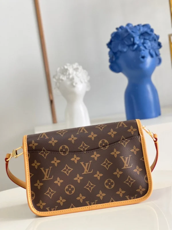 9c2a4701-b1cc79c207f4.webp Louis Vuitton Diane Black 24cm/9.4in, Designer Handbags, Womens Purse, luxury bags