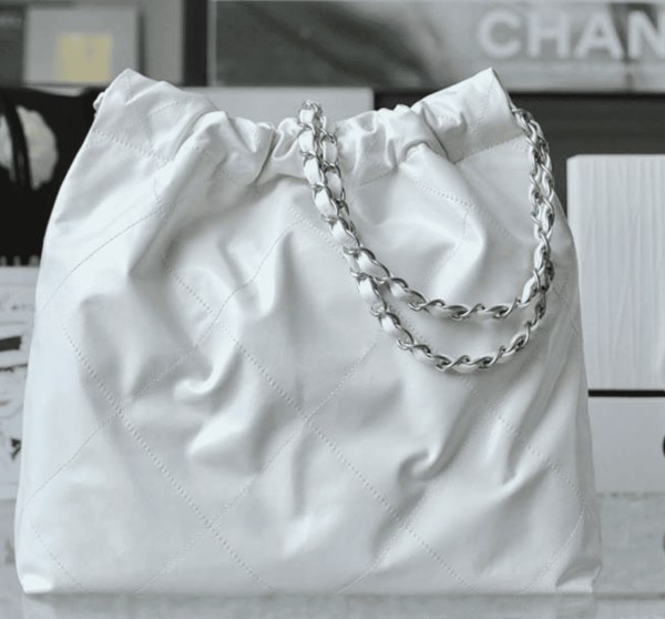 Anh-man-hinh-2023-09-24-luc-23.58.45-534ffdb761f8.webp Chanel 22 Handbag White 42Cm/16.4in As3261 With Silver, Designer Handbags, Women’s Purse, luxury bags, Chanel bags