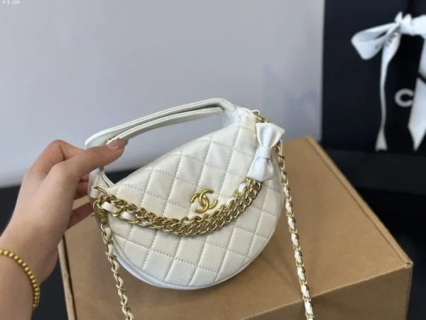 Chanel Pouch Grained Shiny Calfskin White 17Cm Ap3943 B16288 10601, Designer Handbags, Women’s Purse, luxury bags, Chanel bags
