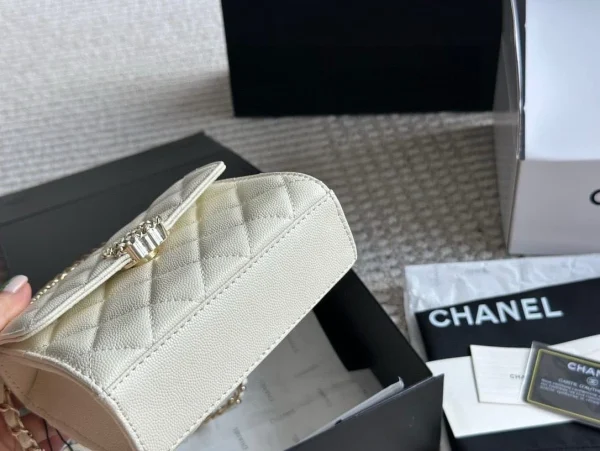 CNWB1-43ccc8baf06a.webp Chanel Clutch Bag With Chain In White 15Cm/5.9in, Designer Handbags, Women’s Purse, luxury bags, Chanel bags