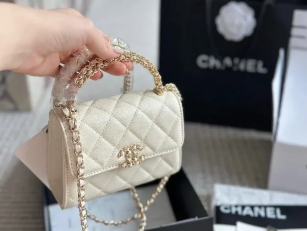 CNWB3-9609052552f4.webp Chanel Clutch Bag With Chain In White 15Cm/5.9in, Designer Handbags, Women’s Purse, luxury bags, Chanel bags