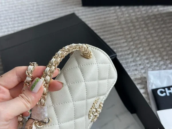 CNWB4-525d9134b7fd.webp Chanel Clutch Bag With Chain In White 15Cm/5.9in, Designer Handbags, Women’s Purse, luxury bags, Chanel bags