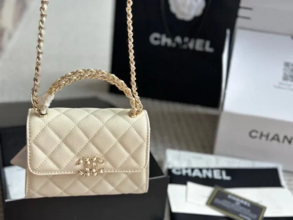 CNWB5-73c35c80ffe6.webp Chanel Clutch Bag With Chain In White 15Cm/5.9in, Designer Handbags, Women’s Purse, luxury bags, Chanel bags
