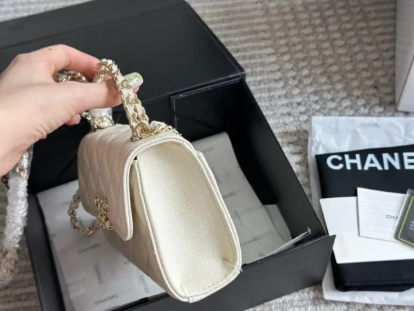 CNWB6-325cfd958d51.webp Chanel Clutch Bag With Chain In White 15Cm/5.9in, Designer Handbags, Women’s Purse, luxury bags, Chanel bags