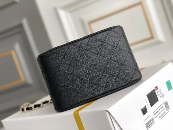 Chanel-Grained-Embossed-Hobo-Bag-Black2-7775bbdc96a5.webp Chanel Grained Embossed Hobo Bag Black 17Cm/6.7in, Designer Handbags, Women’s Purse, luxury bags, Chanel bags