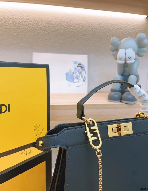 FB28-bc30a213824f.webp Fendi Peekaboo Iseeu Petite Black 32Cm