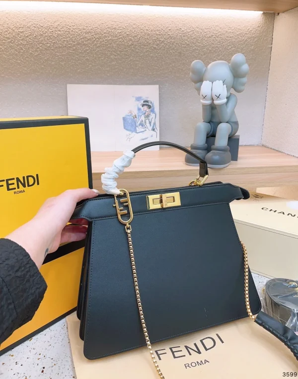 FB29-019e56f2406b.webp Fendi Peekaboo Iseeu Petite Black 32Cm